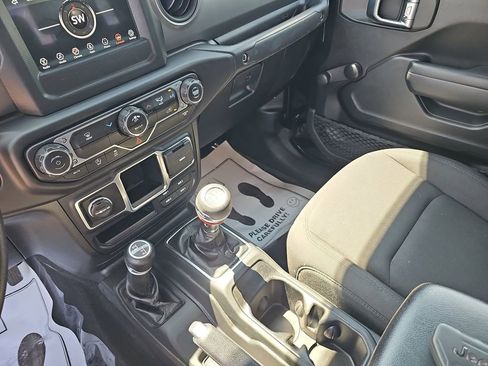 Used 2022 Jeep Gladiator Sport AWD/4WD image 29