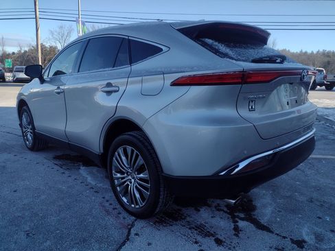 Used 2021 Toyota Venza XLE image 5