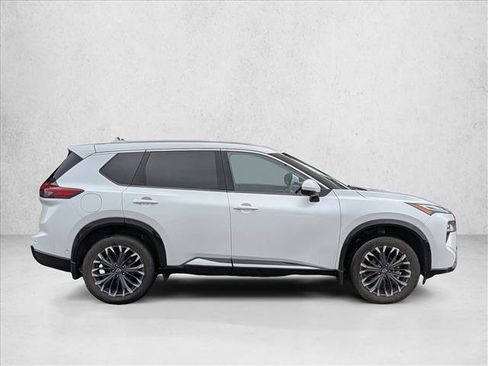 Used 2024 Nissan Rogue Platinum w/ Platinum Premium Package FWD image 5