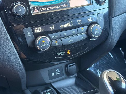 Used 2020 Nissan Rogue SV w/ Premium Package FWD image 21