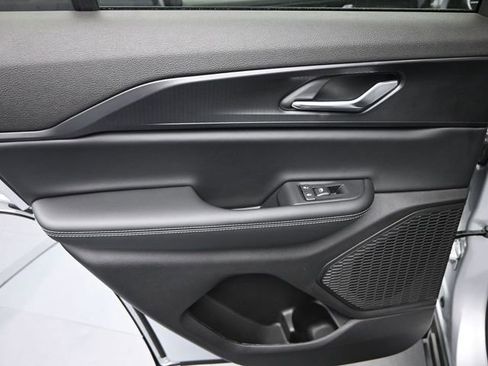 New 2025 Jeep Grand Cherokee Laredo image 16