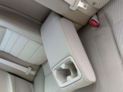 Used 2015 Toyota Camry LE image 19