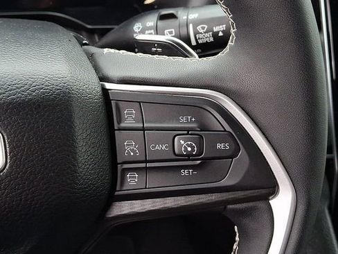 Used 2024 Jeep Grand Cherokee L Laredo image 22