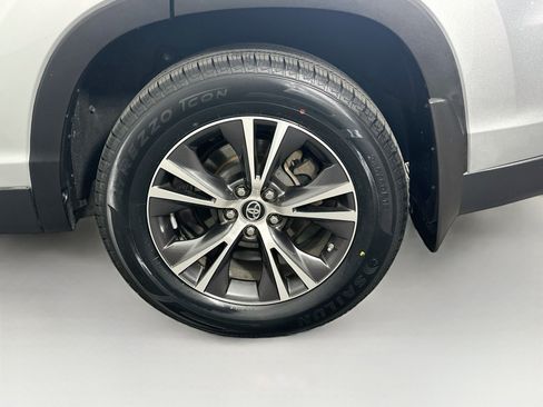 Used 2019 Toyota Highlander LE FWD image 11