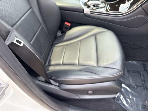 Used 2019 Mercedes-Benz GLC 300 4MATIC image 10