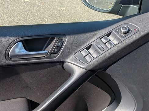 Used 2014 Volkswagen Tiguan SEL image 16