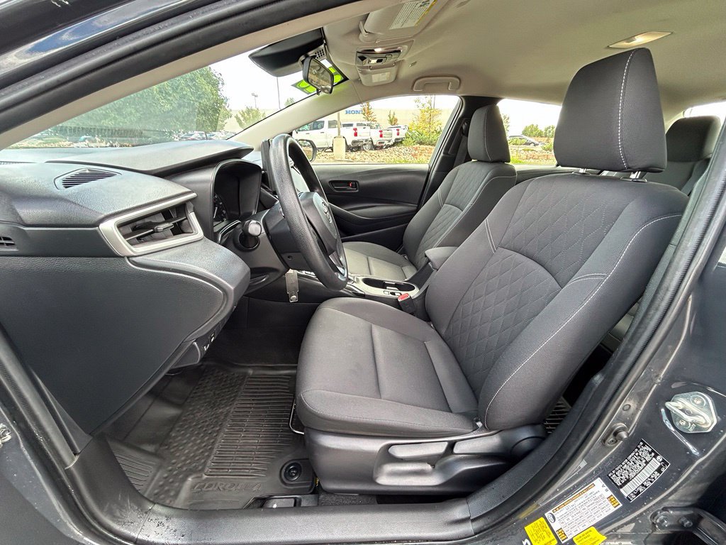 Used 2025 Toyota Corolla LE FWD image 11