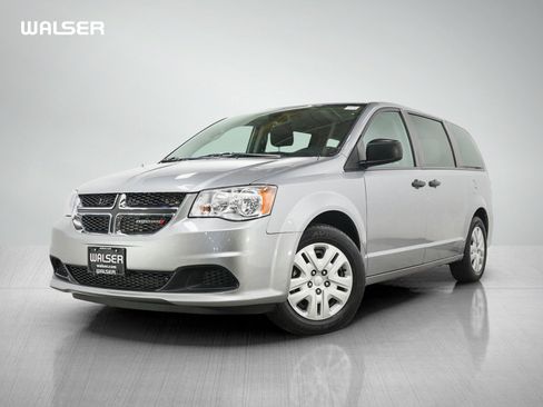 Used 2020 Dodge Grand Caravan SE w/ UConnect Hands-Free Group FWD image 1