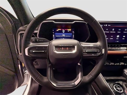 Used 2023 GMC Canyon AT4 w/ Technology Package image 9