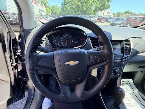 Used 2019 Chevrolet Trax LS AWD/4WD image 10