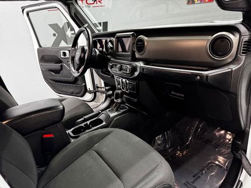 Used 2022 Jeep Gladiator Willys image 51