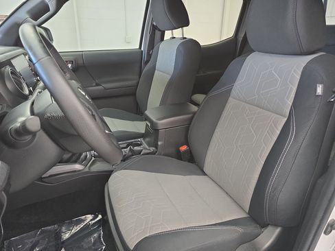 Used 2022 Toyota Tacoma TRD Sport image 14