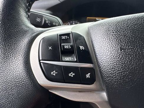 Used 2023 Ford Explorer XLT AWD/4WD image 16