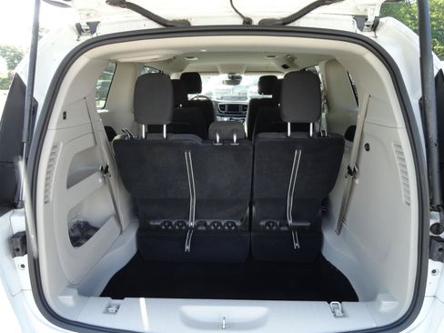 Used 2023 Chrysler Voyager LX FWD image 17