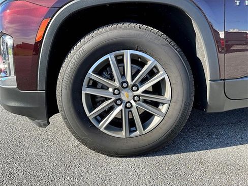 Used 2023 Chevrolet Traverse LT image 7