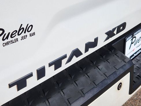 Used 2019 Nissan Titan SV w/ SV Convenience Package image 11