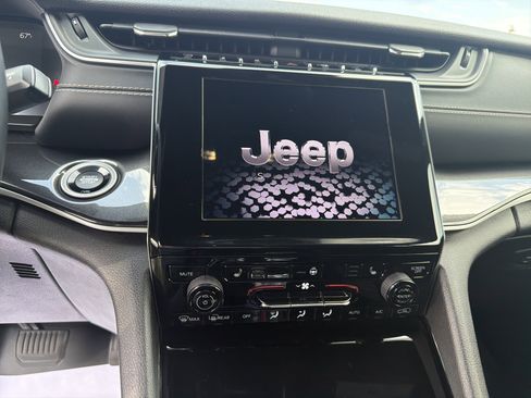 Certified 2022 Jeep Grand Cherokee Altitude AWD/4WD image 18