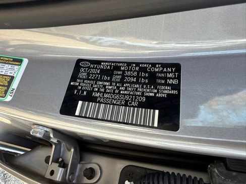 Certified 2025 Hyundai Elantra Sport image 33