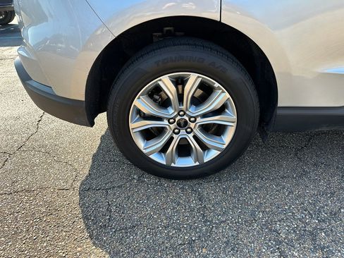 Used 2024 Ford Edge Titanium image 5