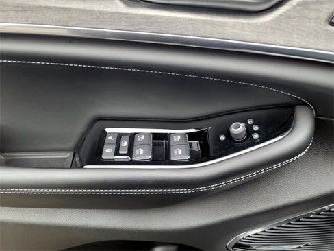 Used 2021 Jeep Grand Cherokee L Overland w/ Luxury Tech Group IV image 33