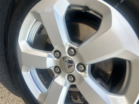 Used 2018 Jeep Compass Latitude w/ Cold Weather Group image 19