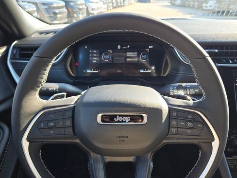 New 2025 Jeep Grand Cherokee Altitude image 35