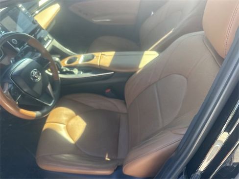 Used 2022 Toyota Avalon Limited image 19