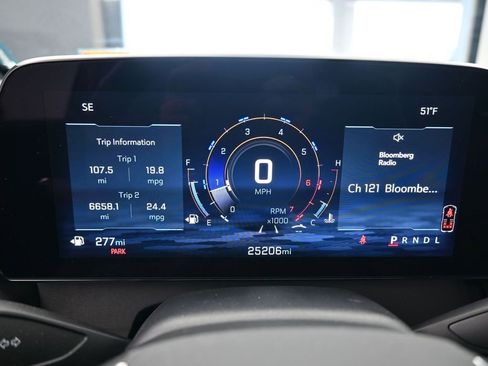 Used 2025 Chevrolet Traverse LT image 30