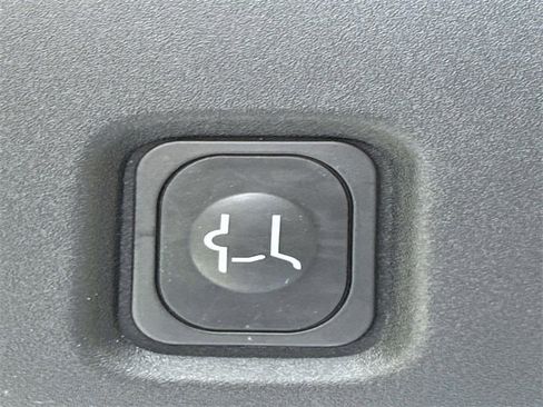 New 2025 Ford Expedition Active image 16