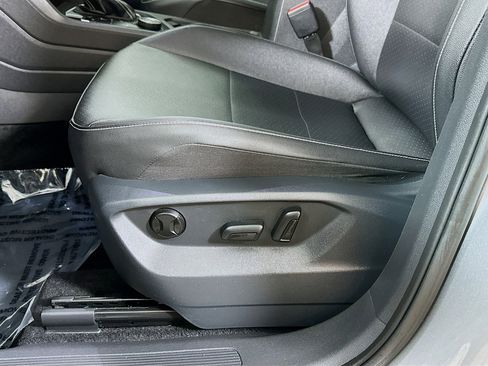 Used 2021 Volkswagen Tiguan SE image 18