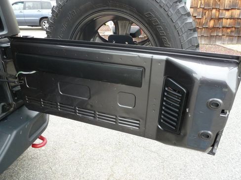 Used 2017 Jeep Wrangler Unlimited Rubicon AWD/4WD image 38