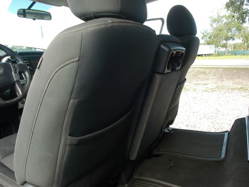 Used 2018 Nissan Titan SV AWD/4WD image 31