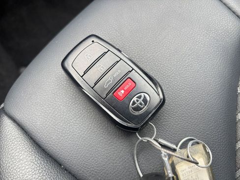Used 2025 Toyota Highlander XSE AWD/4WD image 21