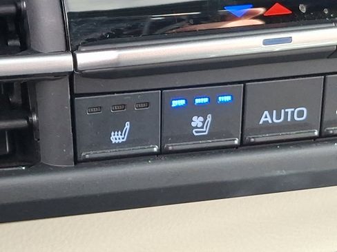 Certified 2023 Toyota Sienna Platinum image 27