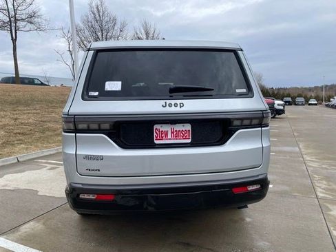 New 2026 Jeep Grand Wagoneer Limited w/ 8-Passenger Seating Package AWD/4WD image 5
