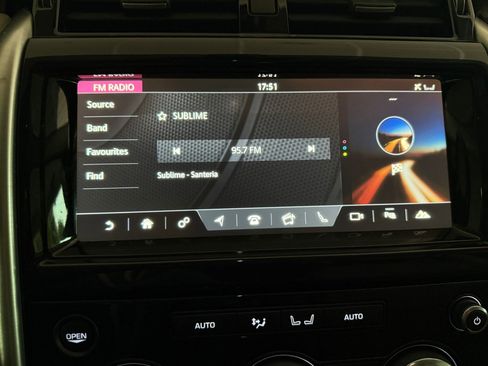 Used 2018 Land Rover Discovery HSE AWD/4WD image 28