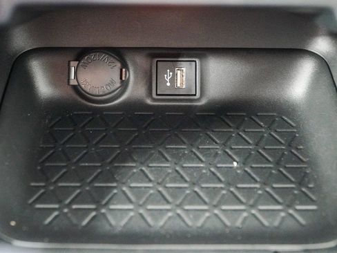 Used 2024 Toyota RAV4 XLE AWD/4WD image 32