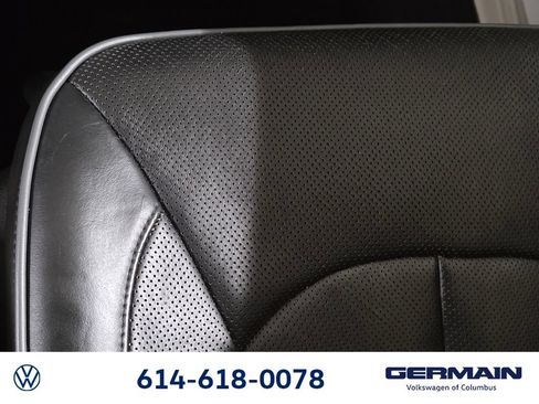 Used 2018 Chrysler Pacifica Limited w/ Tire & Wheel Group FWD image 32
