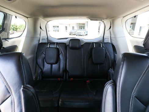 Used 2022 Chrysler Pacifica Touring-L FWD image 23