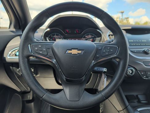 Used 2017 Chevrolet Cruze LT FWD image 11