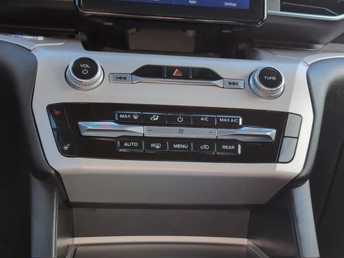 Used 2023 Ford Explorer XLT w/ Equipment Group 202A image 20