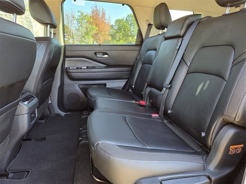New 2025 Nissan Pathfinder SL image 15