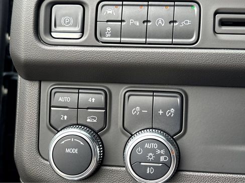 Used 2021 GMC Yukon SLT w/ SLT Premium Package AWD/4WD image 15
