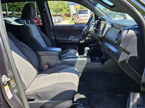 Used 2020 Toyota Tacoma TRD Off-Road w/ Technology Package image 15