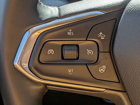 Used 2025 Chevrolet Trax LT FWD image 19