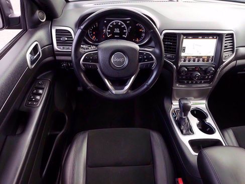 Used 2018 Jeep Grand Cherokee Altitude image 11