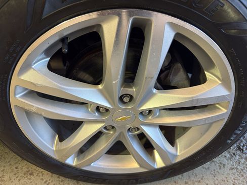 Used 2018 Chevrolet Equinox Premier image 37