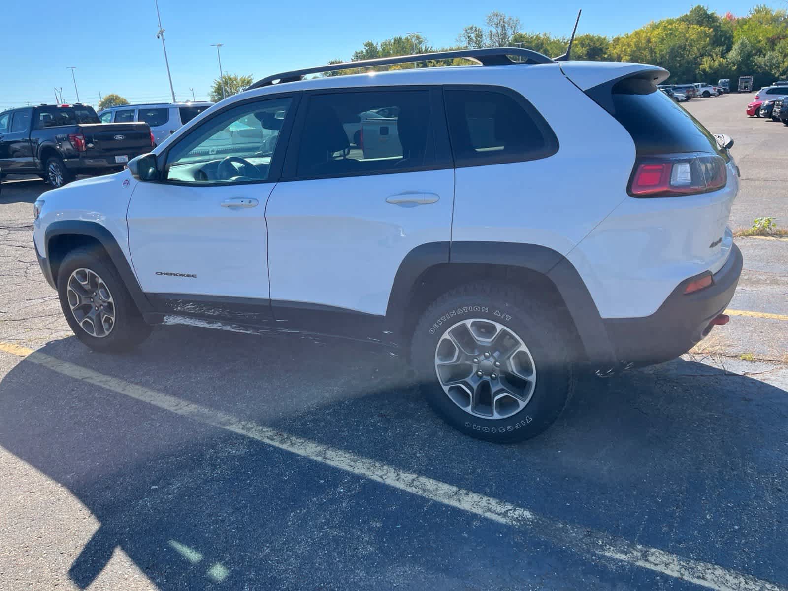Used 2020 Jeep Cherokee Trailhawk w/ Cold Weather Group AWD/4WD image 8