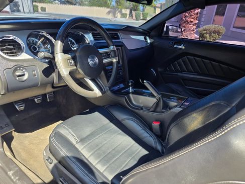 Used 2013 Ford Mustang GT Premium w/ Electronics Pkg RWD image 9
