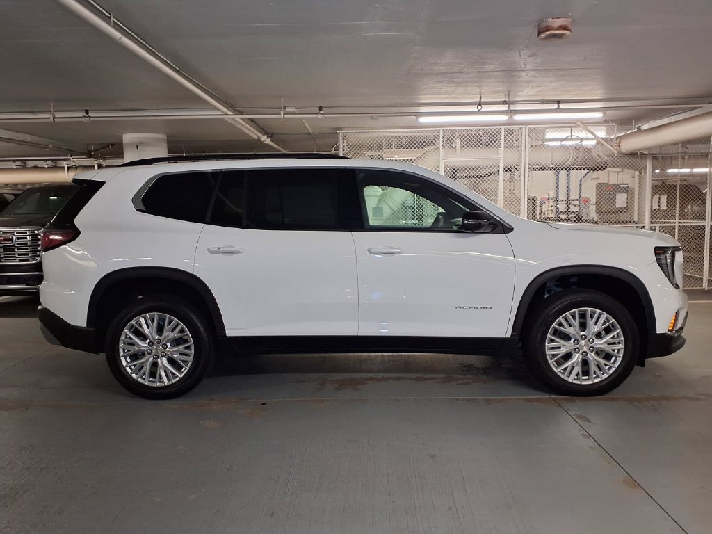 Used 2026 GMC Acadia Elevation w/ Elevation Premium Package FWD image 4